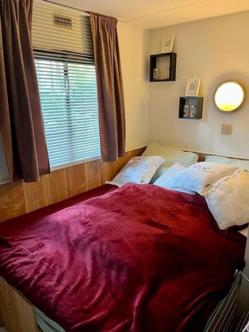 Sfeervol Chalet In Het Bos Nunspeet Eksteriør billede