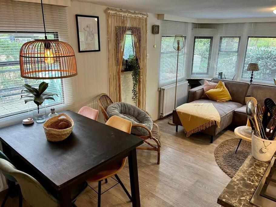 Sfeervol Chalet In Het Bos Nunspeet Eksteriør billede